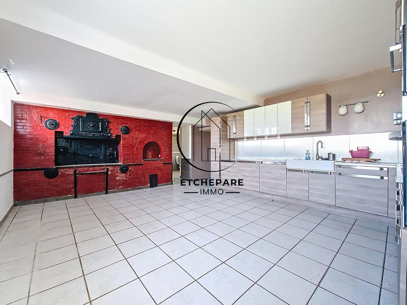 Maison - 213 m² - 5 pièces