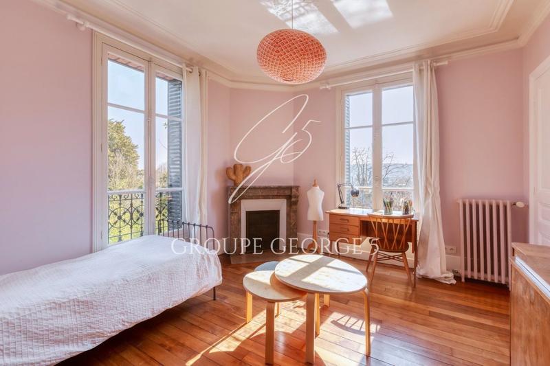 Maison - 270 m² - 10 pièces