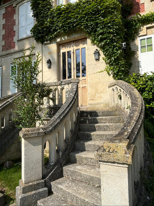 Maison de maîtres - 330 m² - 11 pièces