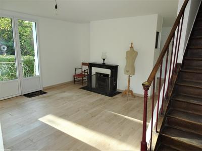 Maison - 240 m² - 9 pièces