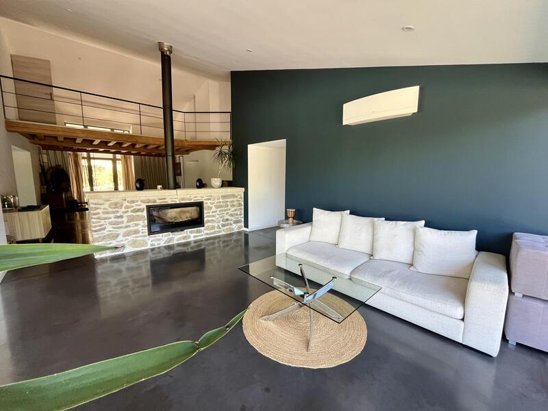 Maison - 650 m² - 20 pièces