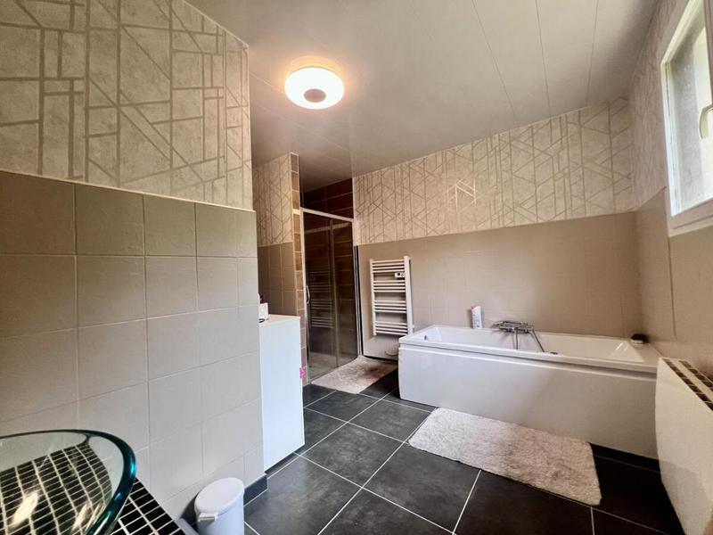 Pavillon - 214 m² - 7 pièces