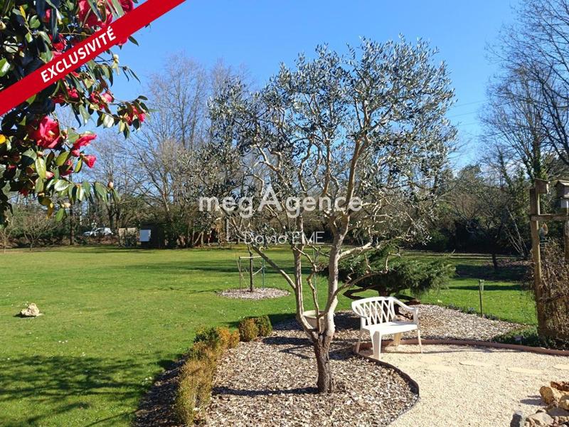 Maison traditionnelle - 212 m² - 8 pièces