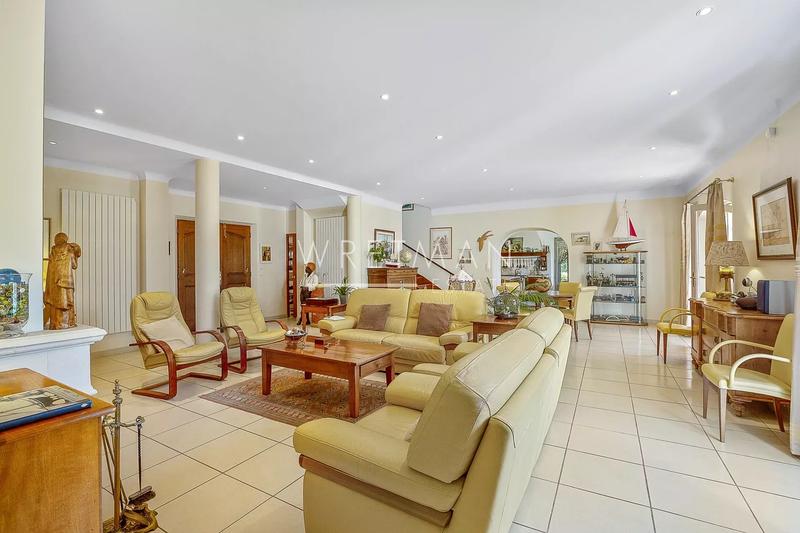 Villa - 436 m² - 5 pièces