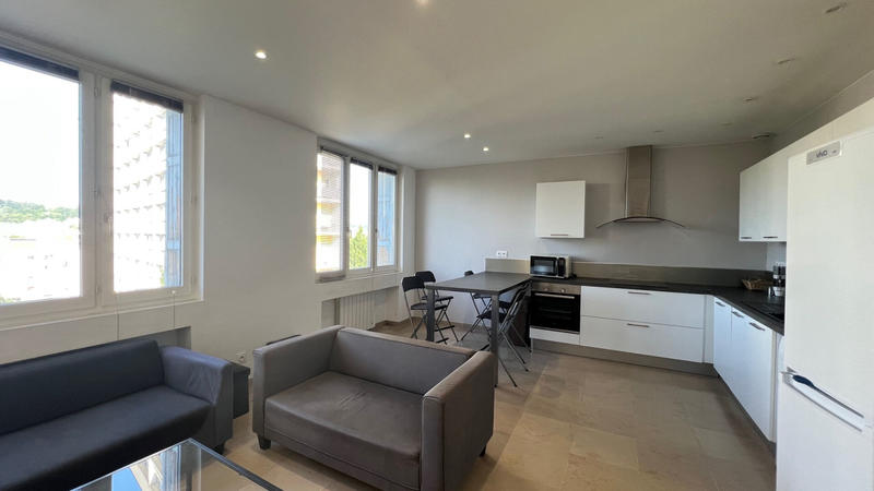 Appartement - 90 m² - 5 pièces