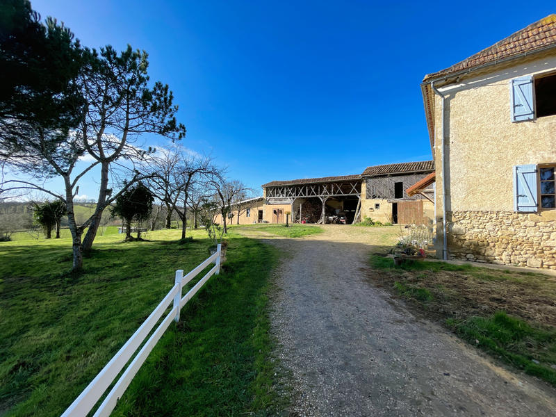 Maison - 235 m² - 9 pièces