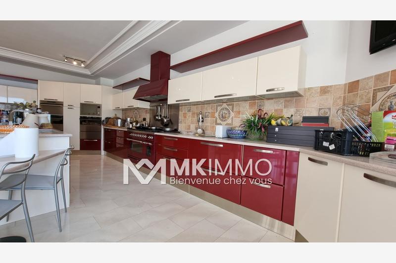 Maison - 804 m² - 8 pièces