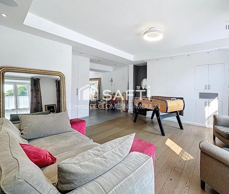 Maison - 232 m² - 8 pièces