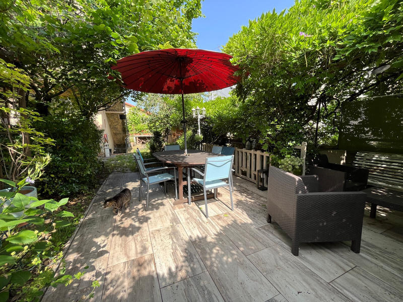 Maison - 185 m² - 10 pièces