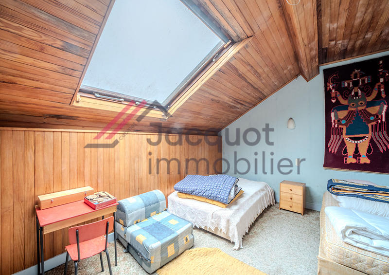 Maison - 182 m² - 9 pièces