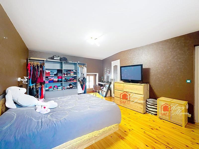 Maison - 180 m² - 5 pièces