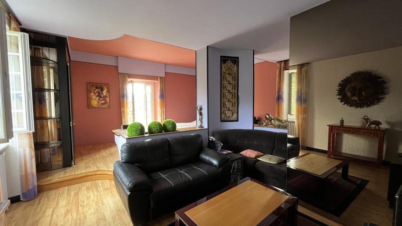 Maison - 300 m² - 8 pièces