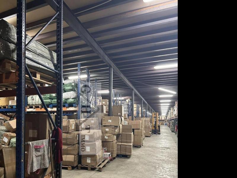 Entrepôt - 7 900 m²