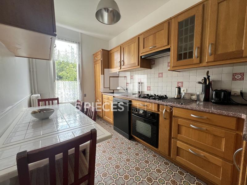 Maison - 200 m² - 7 pièces