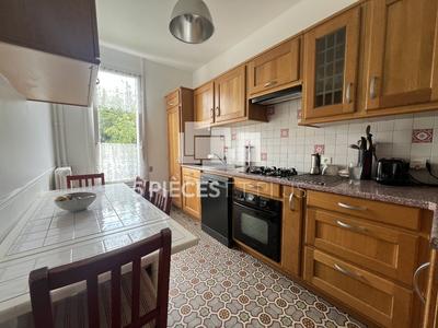 Maison - 200 m² - 7 pièces