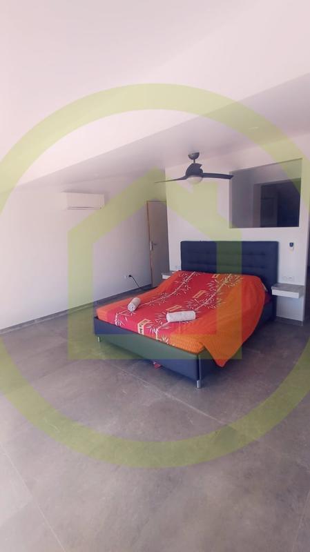 Maison - 412 m² - 8 pièces