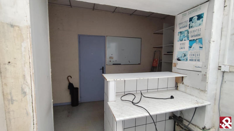 Local commercial - 90 m² - 4 pièces