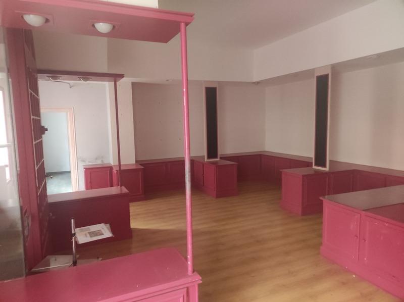 Local commercial - 156 m² - 9 pièces