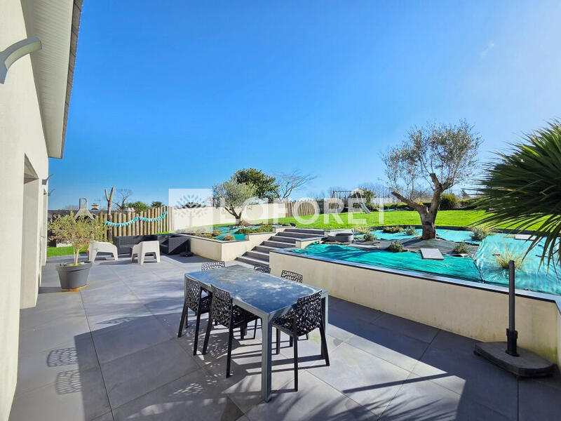 Maison - 162 m² - 7 pièces