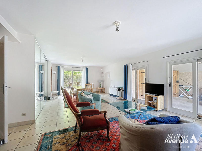 Maison - 186 m² - 8 pièces