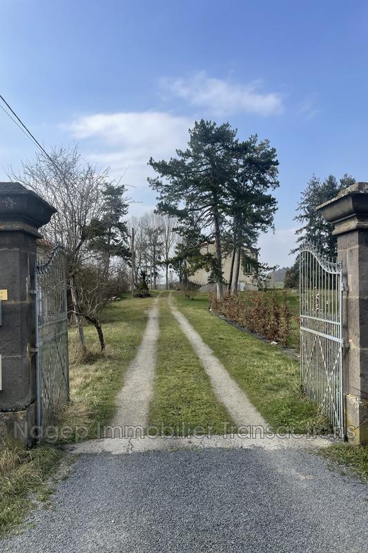 Propriété - 223 m² - 11 pièces