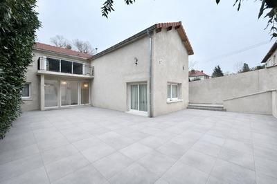 Maison - 214 m² - 7 pièces