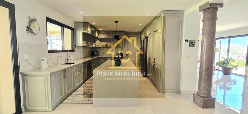 Maison - 315 m² - 8 pièces