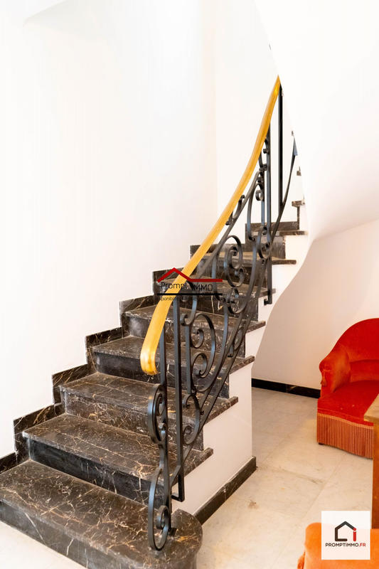 Maison - 520 m² - 8 pièces