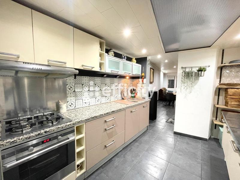 Maison - 94 m² - 5 pièces