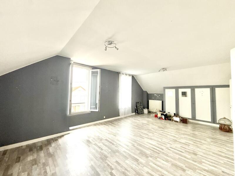 Maison - 180 m² - 8 pièces