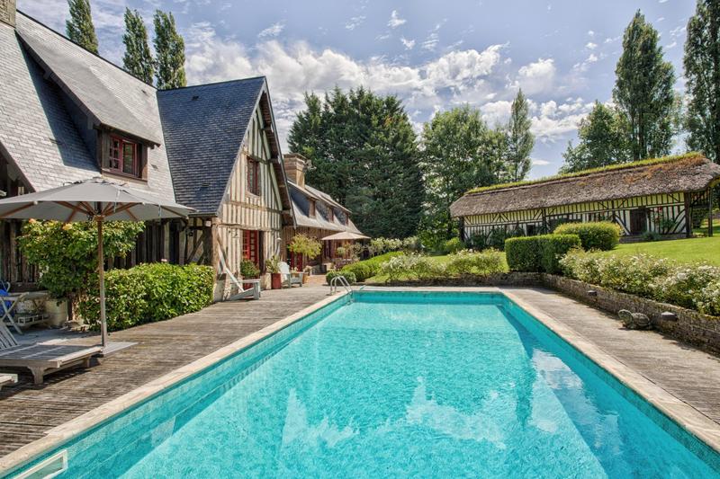 Maison - 222 m² - 9 pièces