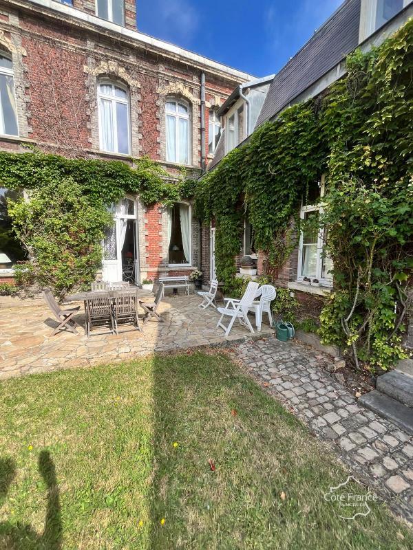 Propriété - 352 m² - 12 pièces