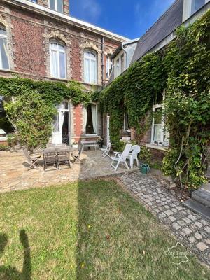 Propriété - 352 m² - 12 pièces