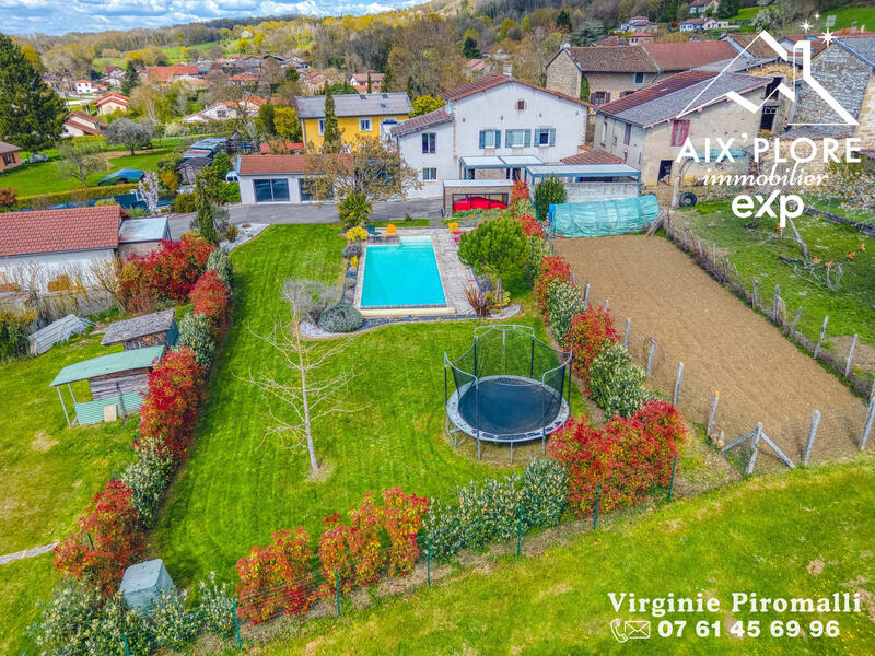 Maison - 300 m² - 7 pièces