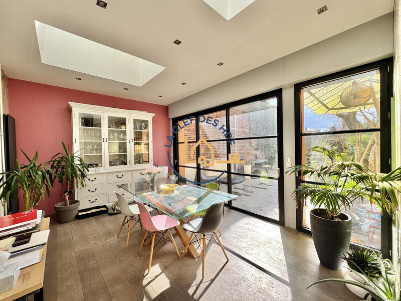 Maison - 215 m² - 7 pièces