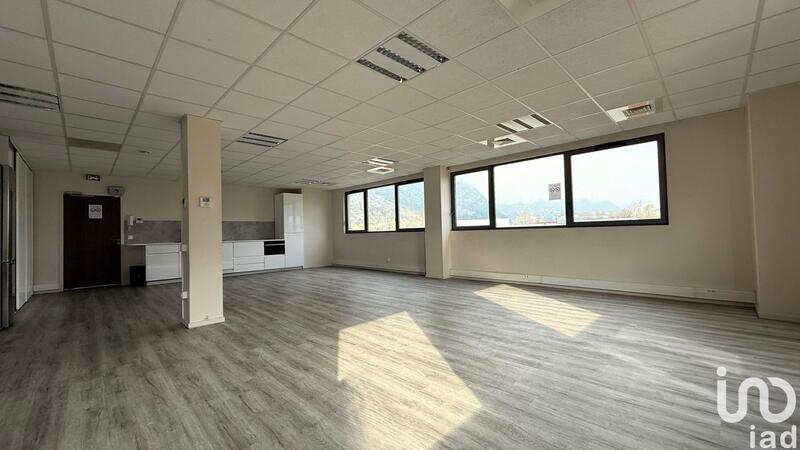 Bureau - 75 m²