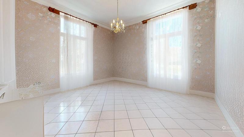 Maison - 260 m² - 8 pièces