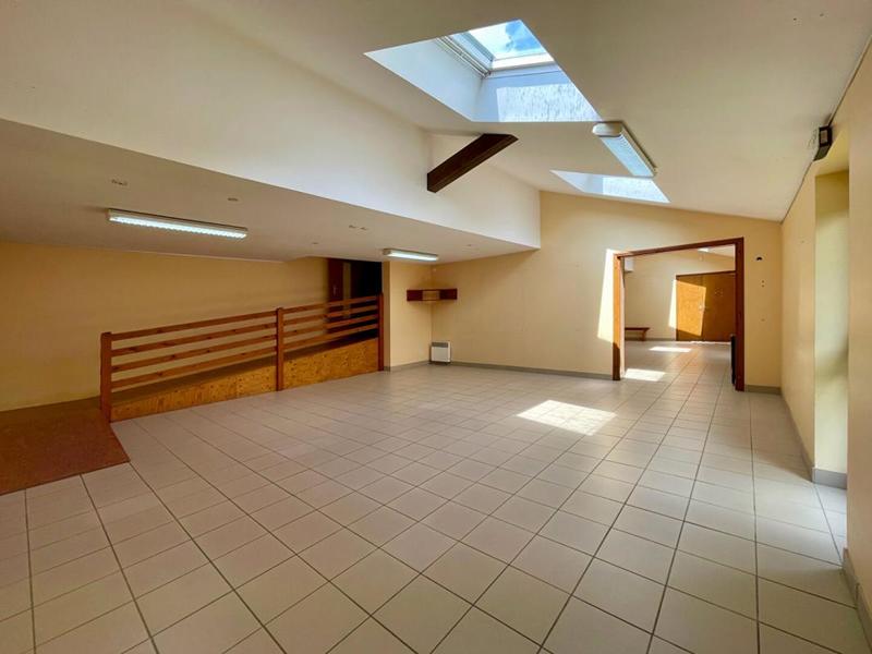 Propriété - 890 m² - 26 pièces