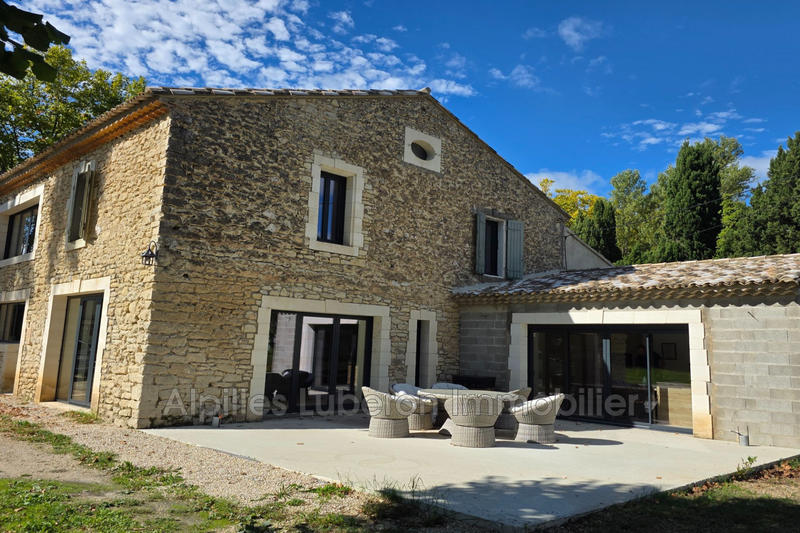 Mas - 380 m² - 9 pièces