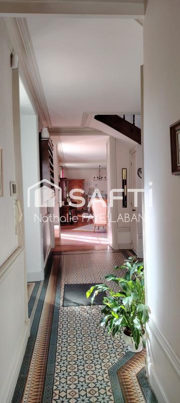 Maison de maîtres - 350 m² - 8 pièces