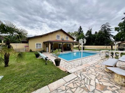 Maison - 200 m² - 6 pièces