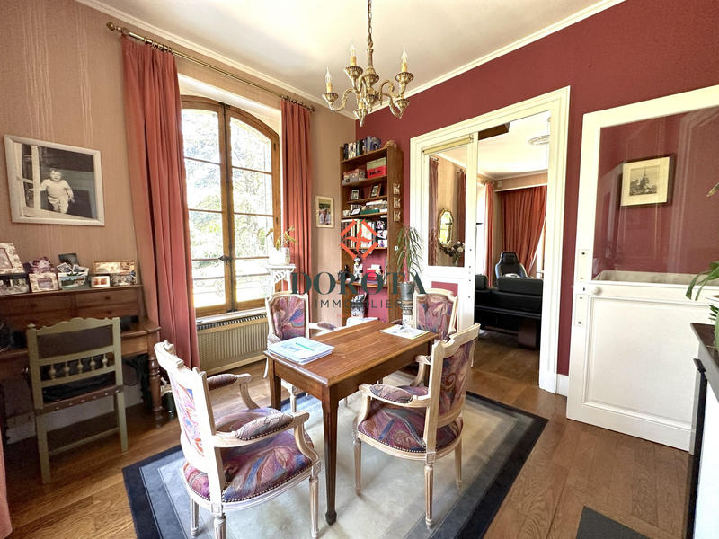 Villa - 252 m² - 11 pièces