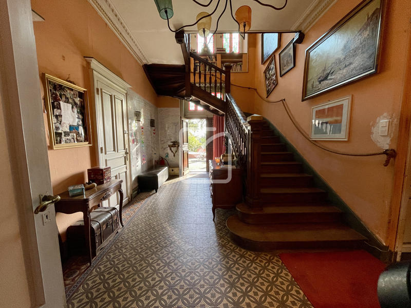 Maison - 525 m² - 16 pièces