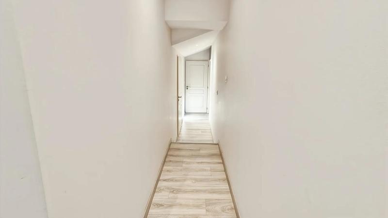 Maison - 225 m² - 8 pièces