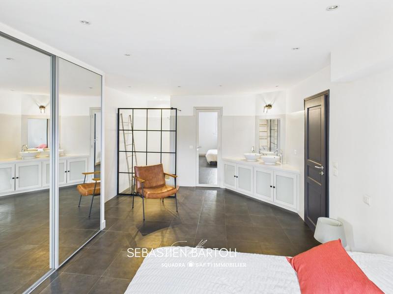 Appartement - 100 m² - 4 pièces