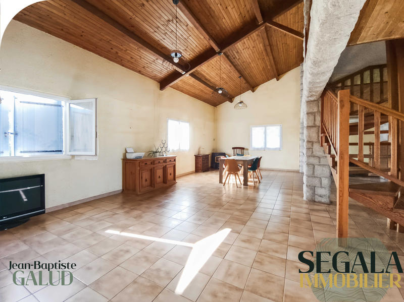 Maison - 275 m² - 5 pièces