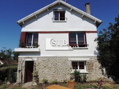 Maison - 96 m² - 4 pièces