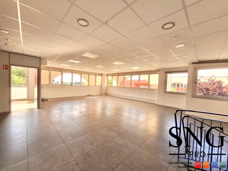 Entrepôt - 1 634 m²