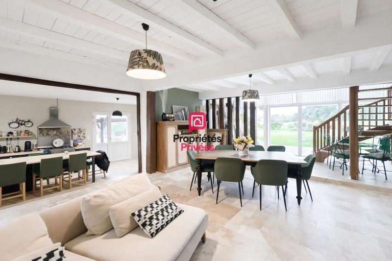 Maison - 273 m² - 8 pièces