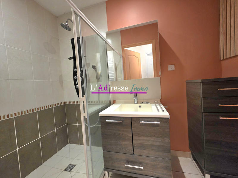 Maison - 221 m² - 10 pièces